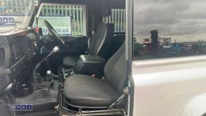 2005 LAND ROVER DEFENDER 90 TD5 5-speed manual diesel (PE05 BJX) with privacy glass & rear fitted seats (MoT 25th August 2027)(V5, MoT & history in office) - 23