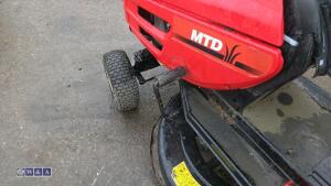 MTD RH115 petrol ride on mower c/w collector - 19