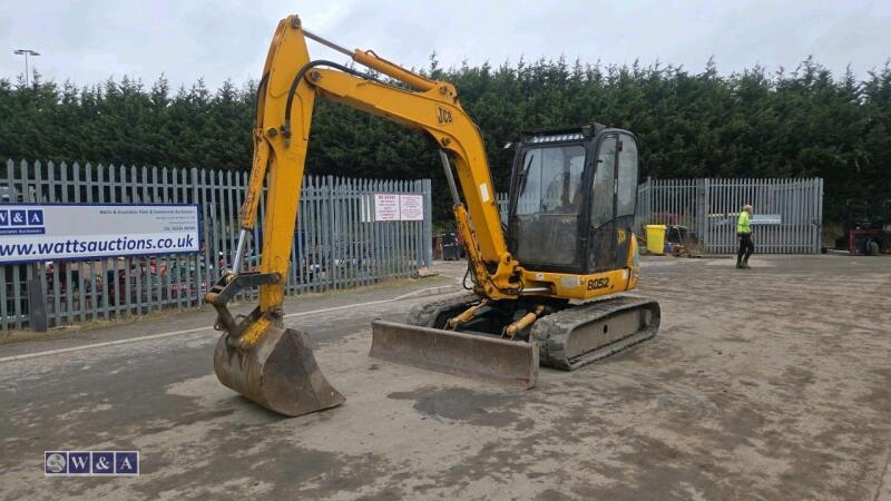 2001 JCB 805 rubber tracked excavator (s/n E0802667) with bucket, blade & piped