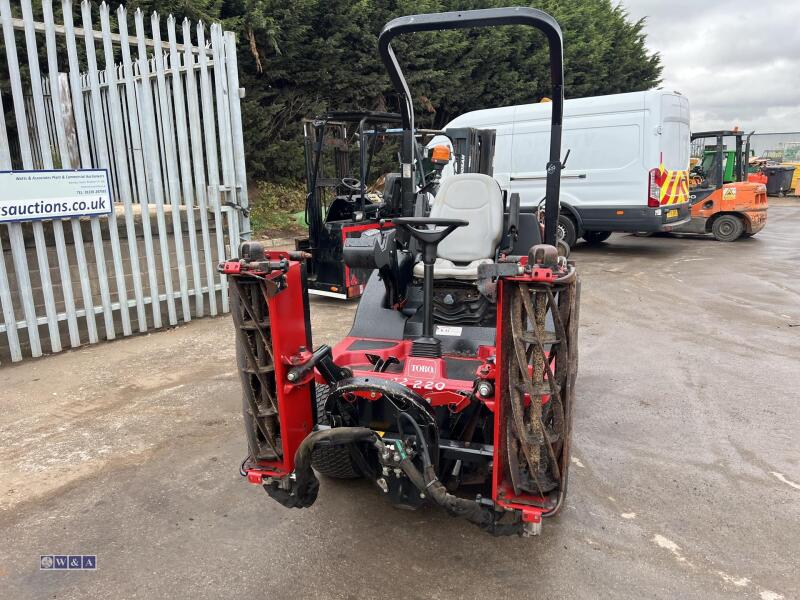 TORO CT2140 4wd triple cylinder mower (YX60 AEW)