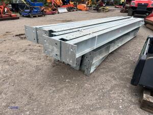 60ft x 20ft x 12ft Agricultural galvanised steel building, 8 x stanchions, 8 x rafters - 4