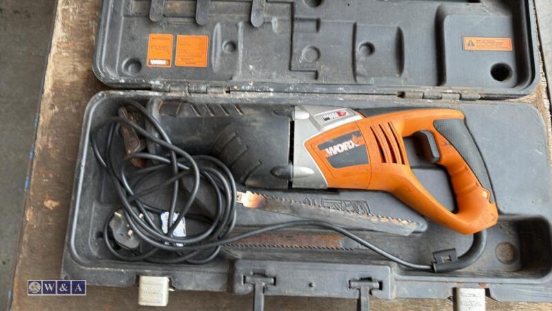 WORX 240v reciprocating saw c/w case