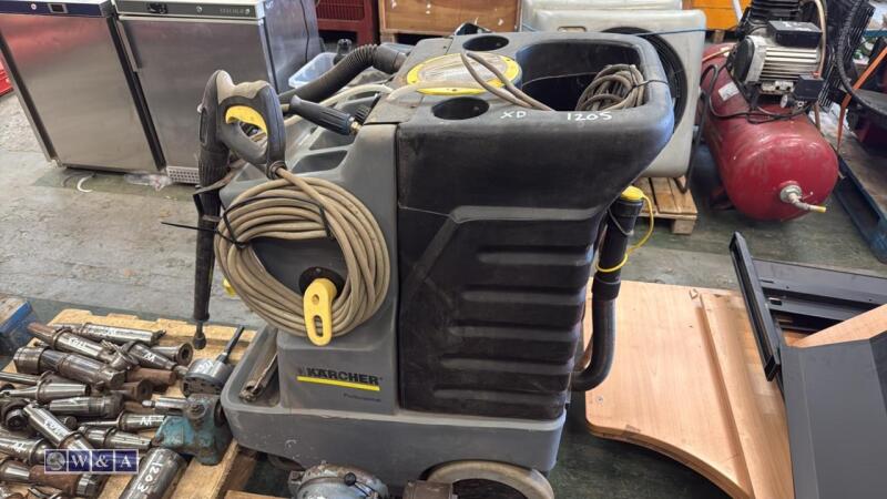 KARCHER 240v hard floor cleaner c/w lance