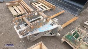 DROMONE pallet tines to suit excavator (65mm pins) - 2