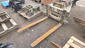 DROMONE pallet tines to suit excavator (65mm pins) - 4