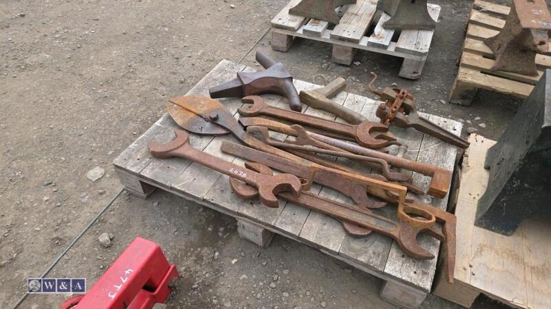 Quantity of blacksmith tools