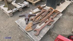 Quantity of blacksmith tools - 2