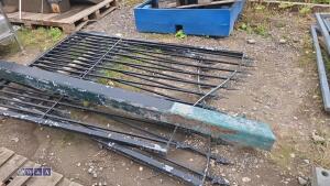 Pair of ornate metal driveway gates to suit approximatley 10ft opening - 4