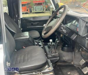 2005 LAND ROVER DEFENDER 90 TD5 5-speed manual diesel (PE05 BJX) with privacy glass & rear fitted seats (MoT 25th August 2027)(V5, MoT & history in office) - 34