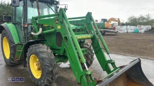 2004 JOHN DEERE 6220 4wd tractor, 2 x spool valves, twin assister rams, puh, shuttle c/w John Deere 631 front loader, joystick & bucket (DX04 KUG)(V5 in office) - 9