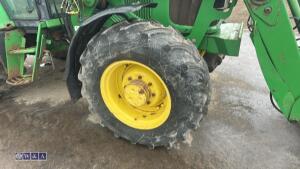 2004 JOHN DEERE 6220 4wd tractor, 2 x spool valves, twin assister rams, puh, shuttle c/w John Deere 631 front loader, joystick & bucket (DX04 KUG)(V5 in office) - 10
