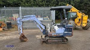 KUBOTA KX014 rubber tracked excavator with bucket, blade & piped - 2