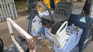 KUBOTA KX014 rubber tracked excavator with bucket, blade & piped - 26