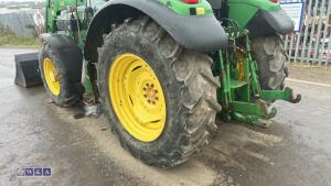 2004 JOHN DEERE 6220 4wd tractor, 2 x spool valves, twin assister rams, puh, shuttle c/w John Deere 631 front loader, joystick & bucket (DX04 KUG)(V5 in office) - 14