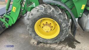 2004 JOHN DEERE 6220 4wd tractor, 2 x spool valves, twin assister rams, puh, shuttle c/w John Deere 631 front loader, joystick & bucket (DX04 KUG)(V5 in office) - 15