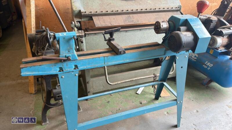AXMINSTER APTCM 900 240v woodturning lathe