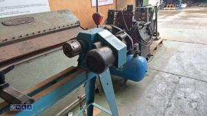 AXMINSTER APTCM 900 240v woodturning lathe - 2