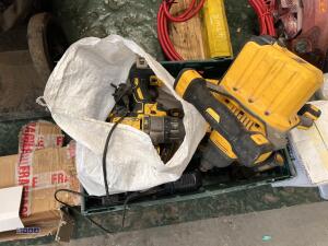 Quantity of DEWALT power tools - 6