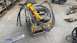 JCB BEAVER petrol hydraulic power pack c/w hose & breaker (3449447)(3416799)