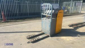 Jungheinrich ese120 pallet truck c/w charger
