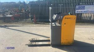Jungheinrich ese120 pallet truck c/w charger - 2