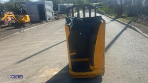 Jungheinrich ese120 pallet truck c/w charger - 4