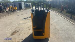 Jungheinrich ese 120 pallet truck c/w charger - 4