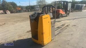 Jungheinrich ese 120 pallet truck c/w charger - 5