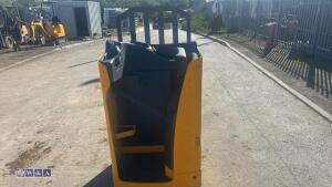 Jungheinrich ese 120 pallet truck c/w charger - 10