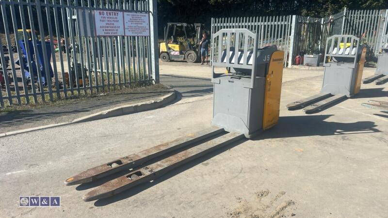 Jungheinrich ese 120 pallet truck c/w charger