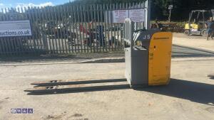 Jungheinrich ese 120 pallet truck c/w charger - 2