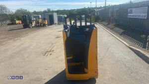 Jungheinrich ese 120 pallet truck c/w charger - 4