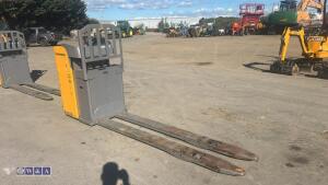Jungheinrich ese 120 pallet truck c/w charger - 7