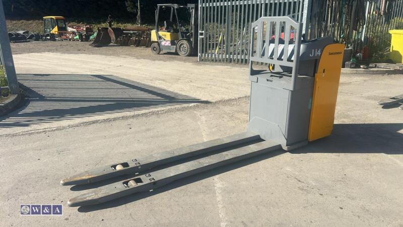 Jungheinrich ese 120 pallet truck c/w charger