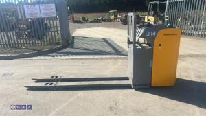Jungheinrich ese 120 pallet truck c/w charger - 2
