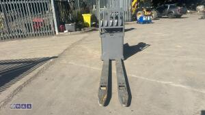 Jungheinrich ese 120 pallet truck c/w charger - 7