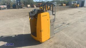 Jungheinrich ese 120 pallet truck c/w charger - 17