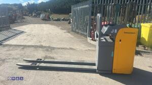 Jungheinrich ese 120 pallet truck c/w charger - 7