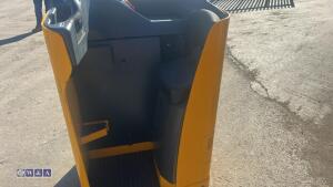 Jungheinrich ese 120 pallet truck c/w charger - 8