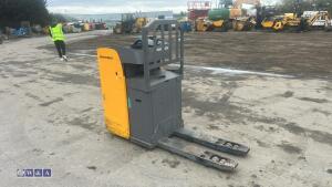 Jungheinrich ese 120 battery pallet truck c/w charger - 5