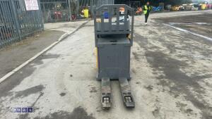 Jungheinrich ese 120 battery pallet truck c/w charger - 6
