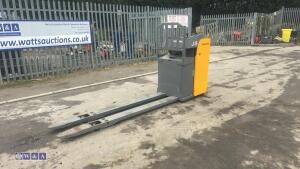 Jungheinrich ese120 battery pallet truck c/w charger