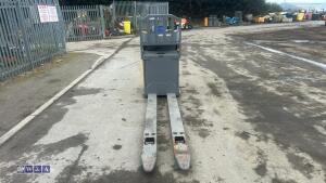 Jungheinrich ese120 battery pallet truck c/w charger - 6
