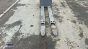 Jungheinrich ese120 battery pallet truck c/w charger - 7