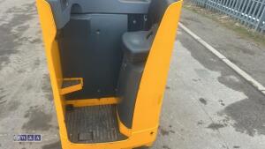 Jungheinrich ese120 battery pallet truck c/w charger - 9