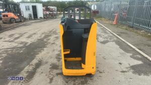 Jungheinrich ese120 battery pallet truck c/w charger - 17