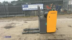 Jungheinrich ese 120 battery pallet truck c/w charger - 4