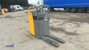 Jungheinrich ese 120 battery pallet truck c/w charger - 5