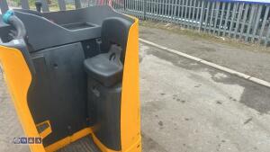 Jungheinrich ese 120 battery pallet truck c/w charger - 8