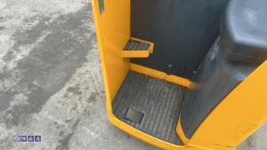 Jungheinrich ese 120 battery pallet truck c/w charger - 9